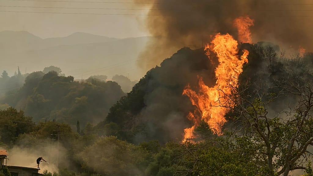 Los incendios arrasan el sur de Europa y dejan al menos 3 muertos y ...