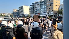 Volos limanında polis ve protestocular