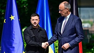Селенский и Мерц в саду канцелярии в Берлине, Германия, в среду, 13 августа 2025 года.