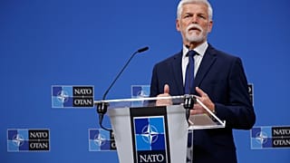 Prezydent Czech Petr Pavel przemawia podczas konferencji prasowej w siedzibie NATO w Brukseli, w środę, 21 maja 2025 r.