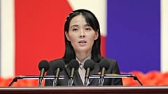 كيم يو جونغ، شقيقة الزعيم الكوري الشمالي كيم جونغ أون، تلقي كلمة خلال اجتماع وطني لمكافحة فيروس كورونا، في بيونغ يانغ، كوريا الشمالية، في 10 أغسطس 2022. 
