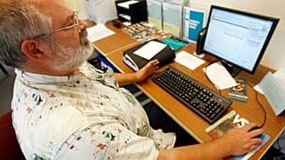 Die Aktualisierung der Qualifikationen auf dem Arbeitsmarkt ist von entscheidender Bedeutung. Ältere Arbeitnehmer geraten jedoch bei der Weiterbildung ins Hintertreffen. 