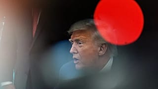 Le président américain Donald Trump s'exprime lors d'un événement dans le bureau ovale à Washington, le 14 août 2025.