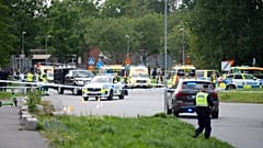 Polizei am Tatort vor einer Moschee nach einer Schießerei in Örebro, 15. August, 2025