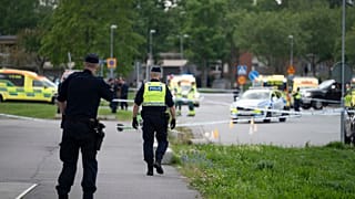 الشرطة في مكان الحادث خارج مسجد بعد إطلاق نار في أوريبرو, السويد, يوم الجمعة, أغسطس. 15, 2025. 