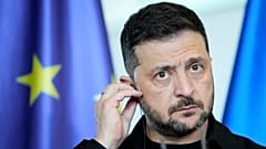 Der ukrainische Präsident Volodymyr Zelenskyy erscheint mit Bundeskanzler Friedrich Merz nach Gesprächen mit europäischen und US-amerikanischen Politikern in Berlin, Deutschland, Mittwoch, 13. August 2025