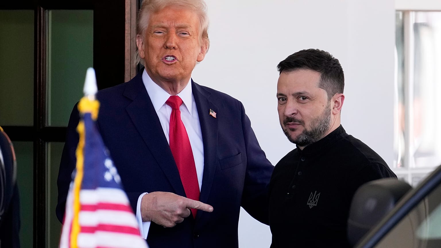  Il presidente Donald Trump accoglie il presidente ucraino Volodymyr Zelensky alla Casa Bianca a Washington, il 28 febbraio 2025