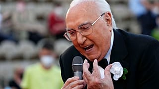 Pippo Baudo durante la registrazione televisiva di un'opera lirica all'Arena di Verona, in Italia, venerdì 25 giugno 2021