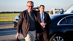 Bundeskanzler Friedrich Merz ist auf dem Weg nach Washington, um mit Trump, Selenskyj und Co über die Zukunft der Ukraine zu sprechen.
