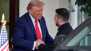 Donald Trump saluda a Volodímir Zelenski en la Casa Blanca.