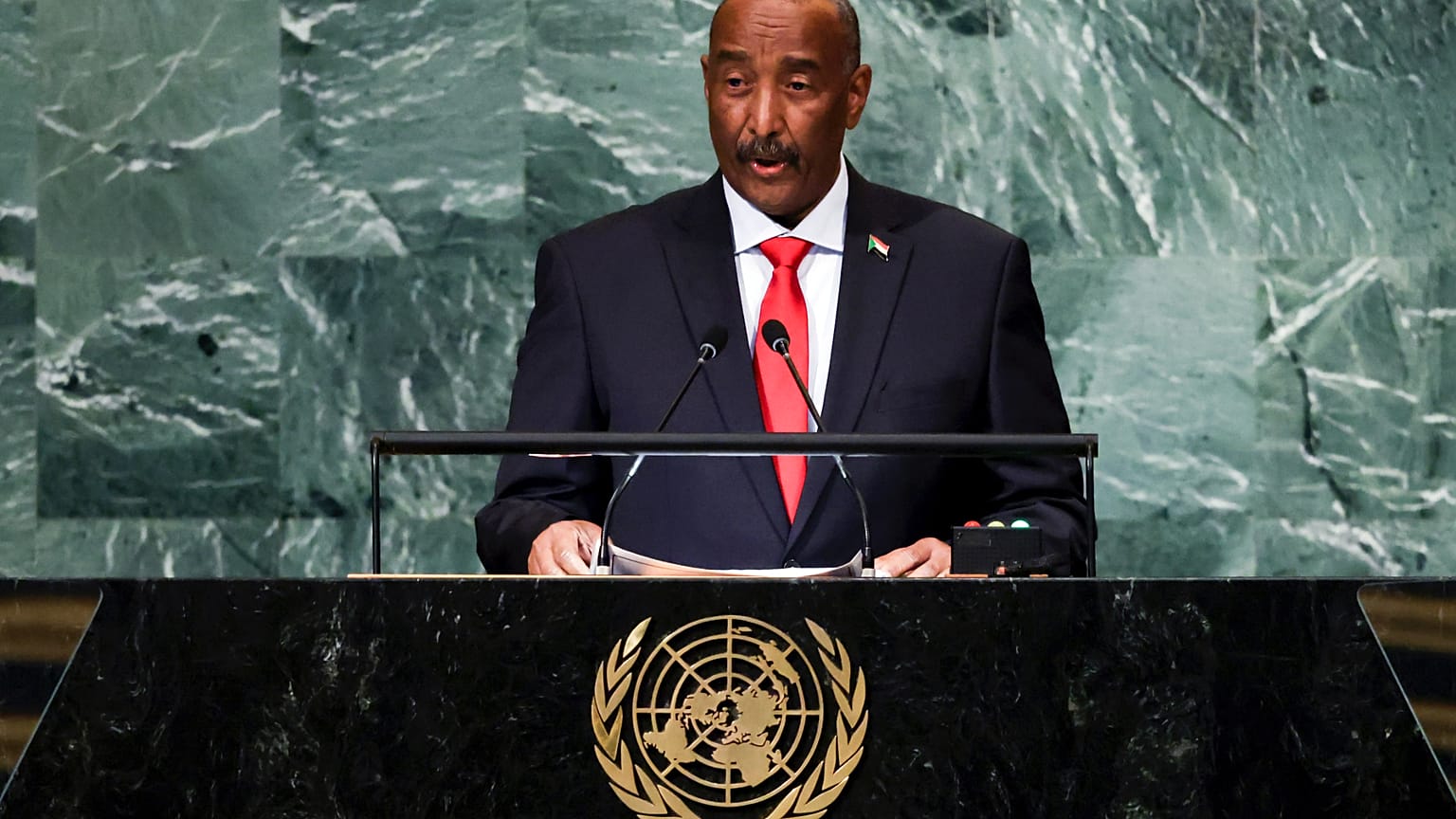 الرئيس السوداني عبد الفتاح عبد الرحمن البرهان يلقي كلمة أمام الدورة السابعة والسبعين للجمعية العامة للأمم المتحدة بنيويورك، الخميس 22 سبتمبر/ أيلول 2022.