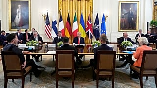 ABD Başkanı Donald Trump, Ukrayna Cumhurbaşkanı Zelenskiy ve Avrupalı liderlerle görüşürken, 18 Ağustos 2025