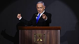 رئيس الوزراء الإسرائيلي بنيامين نتنياهو يحضر حفل استقبال عيد الاستقلال الأمريكي الذي تستضيفه قناة "نيوزماكس"، في القدس، الأربعاء 13 أغسطس/ آب 2025.