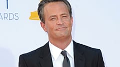 Matthew Perry spielte Chandler Bing. Eine Drogendealerin hat sich nun schuldig bekannt, ihm hohe Dosen an Ketamin verkauft zu haben.