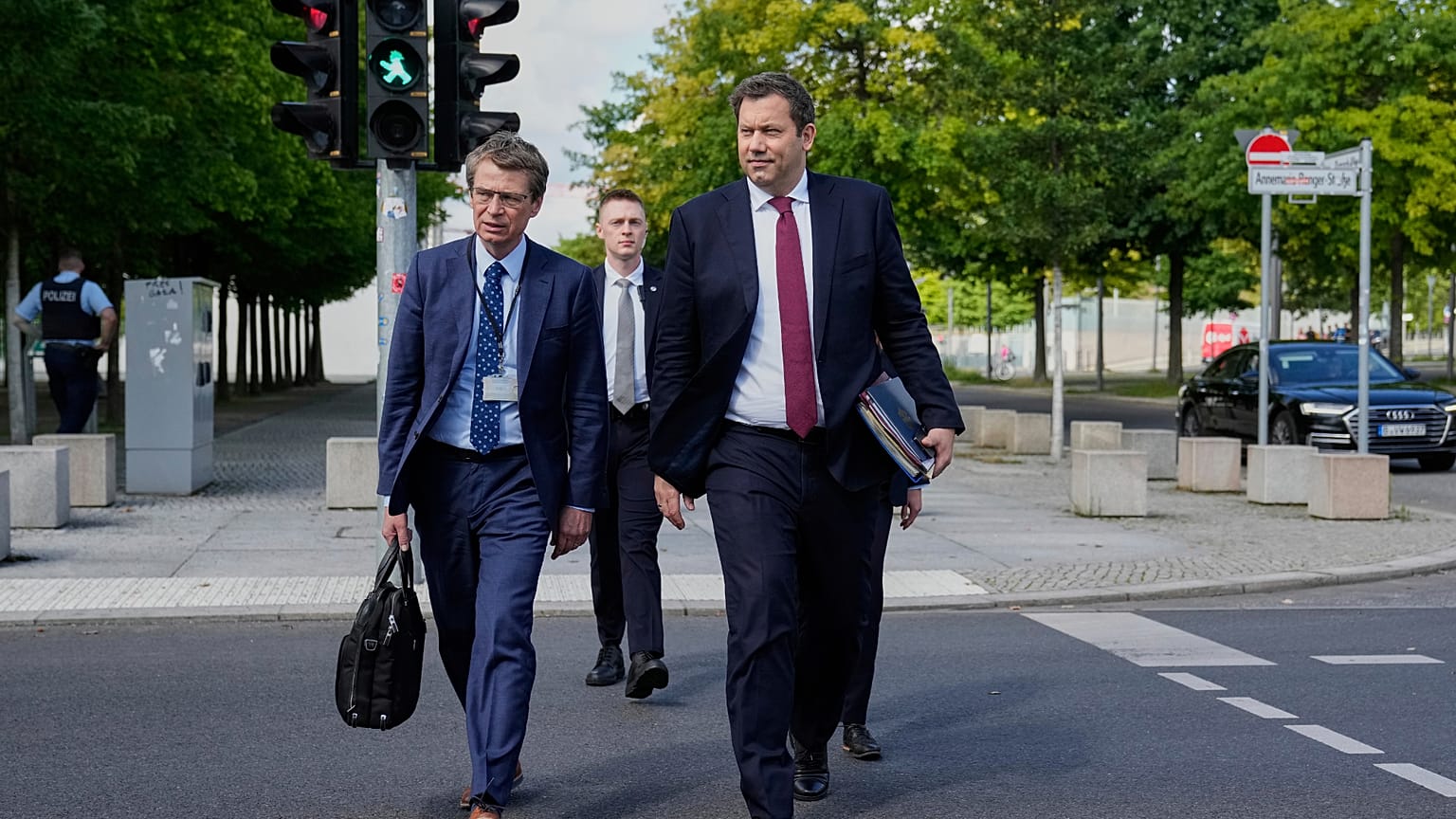 Lars Klingbeil erhält vom Koalitionspartner keine Zustimmung für seinen Vorschlag, Steuererhöhungen für Spitzenverdiener einzuführen.