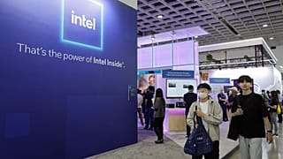 Η ιαπωνική SoftBank θα αγοράσει μερίδιο 1,7 δισ. ευρώ στην Intel