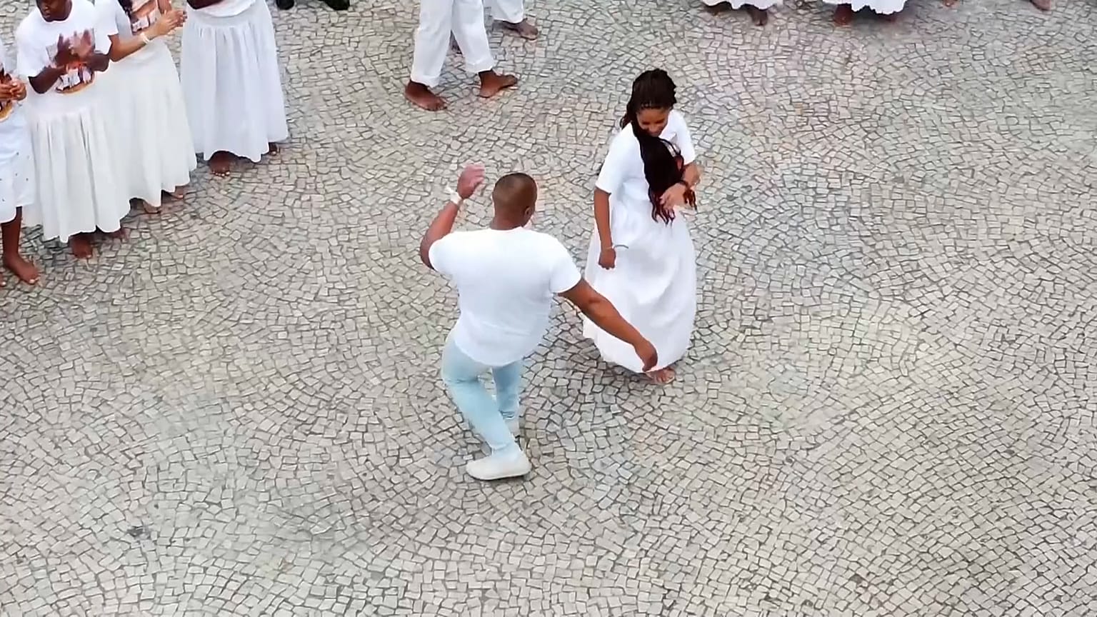 SCREENSHOT - Moradores do Rio celebram o Jongo, uma dança tradicional anterior ao samba