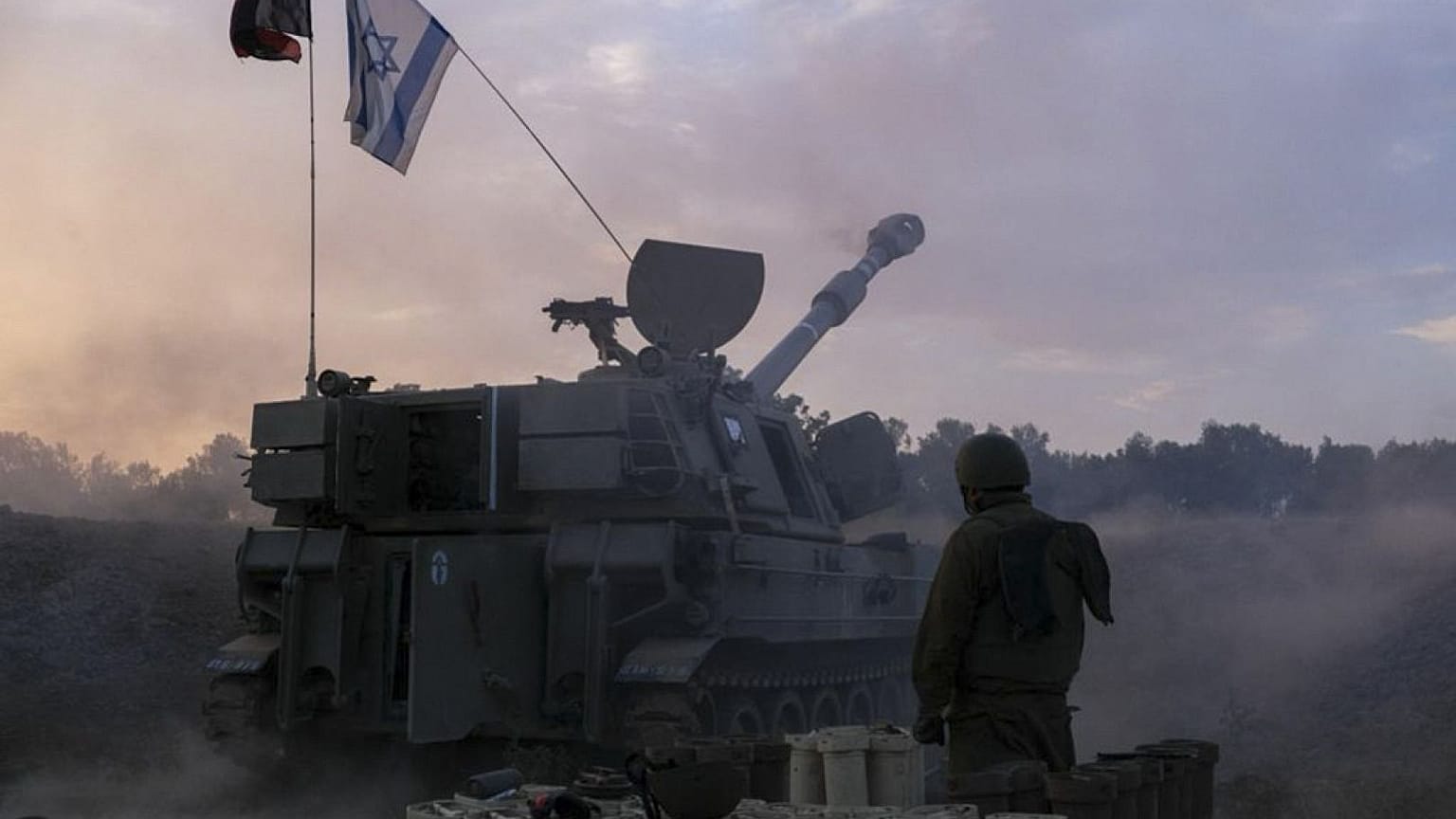 Questa foto rilasciata dall'esercito israeliano il 2 novembre 2023 mostra le operazioni di terra all'interno della Striscia di Gaza. (Forze di difesa israeliane via AP)