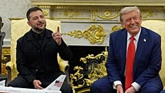 ABD Başkanı Donald Trump, 18 Ağustos 2025 Pazartesi günü Beyaz Saray'daki Oval Ofis'te Ukrayna Devlet Başkanı Volodymyr Zelenskyy ile bir araya geldi.