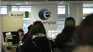 People queue at a job centre in Paris, France. 9 December 2014.