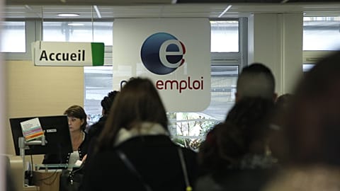 People queue at a job centre in Paris, France. 9 December 2014.