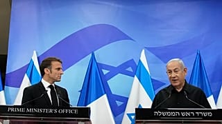 El presidente Emmanuel Macron acompañado del primer ministro israelí Benyamin Netanyahu en una rueda de prensa en Jerusalén, Israel, el 24 de octubre de 2023.