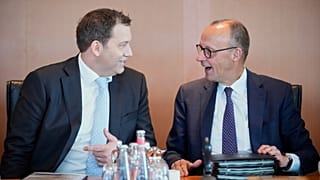 Wie schließt man die Haushaltslücke? Die Koalitionspartner sind sich uneins zwischen Steuererhöhungen und Kürzungen von Sozialleistungen.