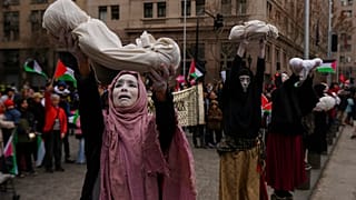 شارك مؤيدون للفلسطينيين في مسيرة أطلق عليها اسم "الأواني الفارغة" في سانتياغو، تشيلي