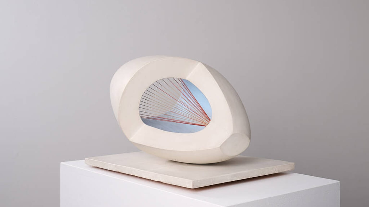 Barbara Hepworth, Renkli Heykel (Oval Form) Soluk Mavi ve Kırmızı, 1943