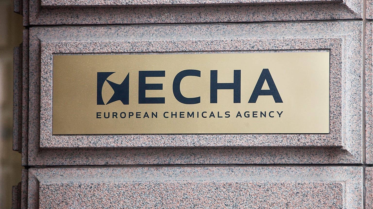 ECHA, штаб-квартира которого находится в Хельсинки, Финляндия, является агентством ЕС по химической безопасности.