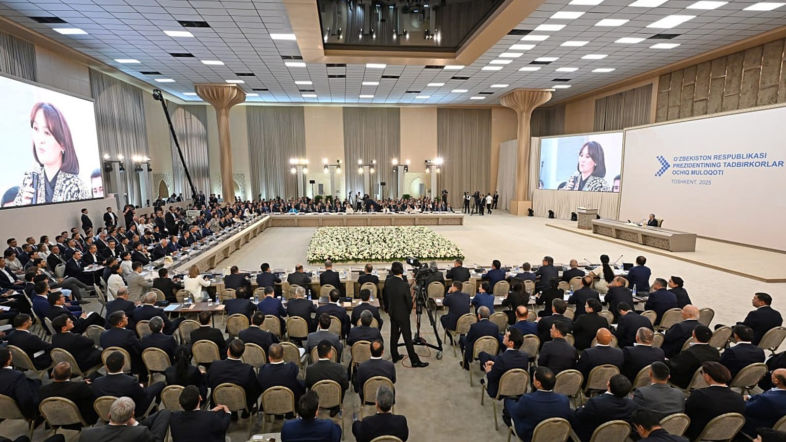 Vállalkozók és kormányzati tisztviselők gyűlnek össze a Shavkat Mirziyoyev elnökkel folytatott ötödik nyílt párbeszédre.