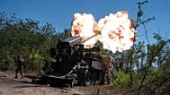 Militares ucranianos disparan un obús autopropulsado Bohdana 2s22 contra posiciones rusas en la línea del frente en la región de Zaporizhzhia, 20 de agosto de 2025.