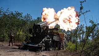 Ukrainian servicemen fire a 2s22 Bohdana self-propelled howitzer towards Russian positions at the frontline in the Zaporizhzhia region, 20 August, 2025