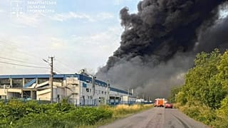 Orosz légicsapás után: lángokban a Flex munkácsi üzeme
