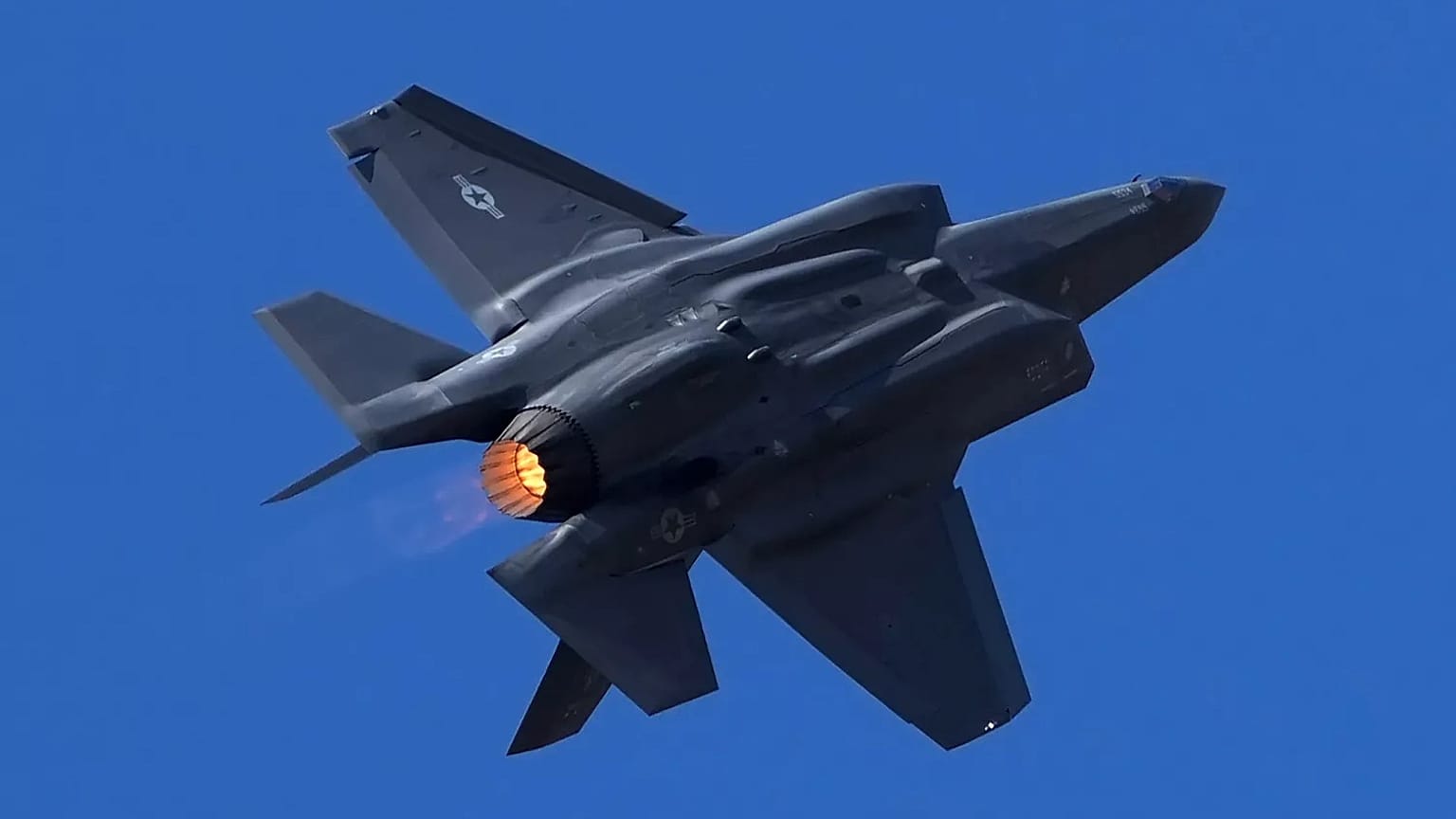 An F-35 in flight at Yelahanka air base in Bengaluru, 11 February, 2025