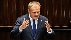 A lengyel miniszterelnök a varsói parlamentben