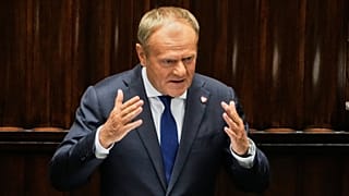 A lengyel miniszterelnök a varsói parlamentben