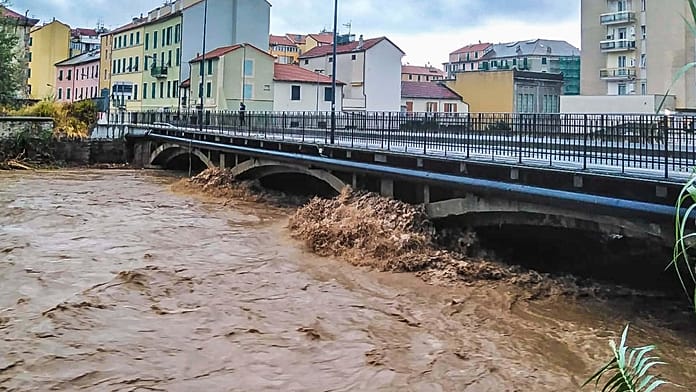 L'Italia divisa a metà dal maltempo: record di precipitazioni in Toscana, caldo al Sud