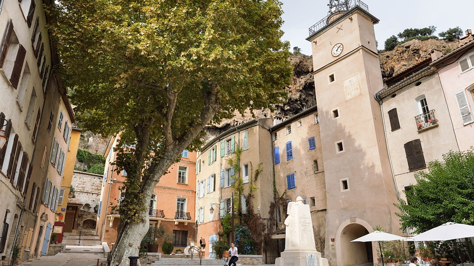 En octobre, l'alimentation est une affaire sérieuse pour les habitants de Cotignac. 