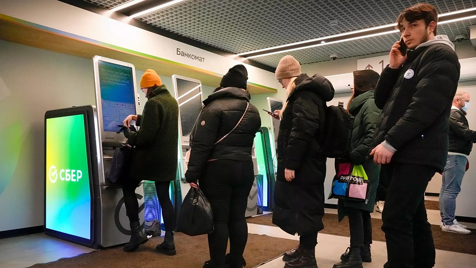 ARCHIVE. Russians withdraw cash a day after Russian army's full-scale invasion of Ukraine