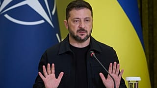 الرئيس الأوكراني فولوديمير زيلينسكي يتحدث خلال إحاطته مع الأمين العام لحلف الناتو مارك روته في كييف، أوكرانيا، الجمعة 22 أغسطس 2025 .