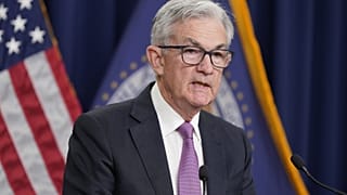 ChatGPT a dit :  رئيس مجلس الاحتياطي الفيدرالي، جيروم باول، يتحدث خلال مؤتمر صحفي في مبنى مجلس الاحتياطي الفيدرالي بواشنطن، يوم الأربعاء 27 يوليو 2022.