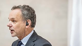 وزير الخارجية الهولندي كاسبار فيلدكامب يتحدث إلى الصحفيين خلال مؤتمر صحفي مشترك مع وزير الخارجية الأوكراني أندريه سيبيها في كييف، أوكرانيا، الخميس 16 يناير 2025.