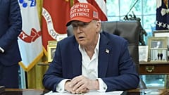 El presidente Donald Trump habla en el Despacho Oval de la Casa Blanca, el viernes 22 de agosto de 2025, en Washington. 