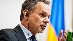Caspar Veldkamp, a pénteken lemondott holland külügyminiszter 2025 január 16-án Kijevben.