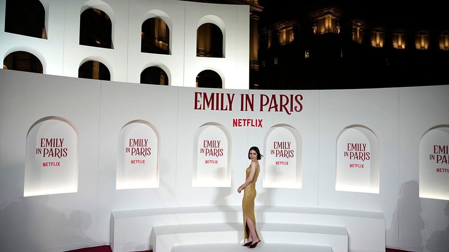 Lily Collins 'Emily in Paris' 5.sezon lansman etkinliğinde.