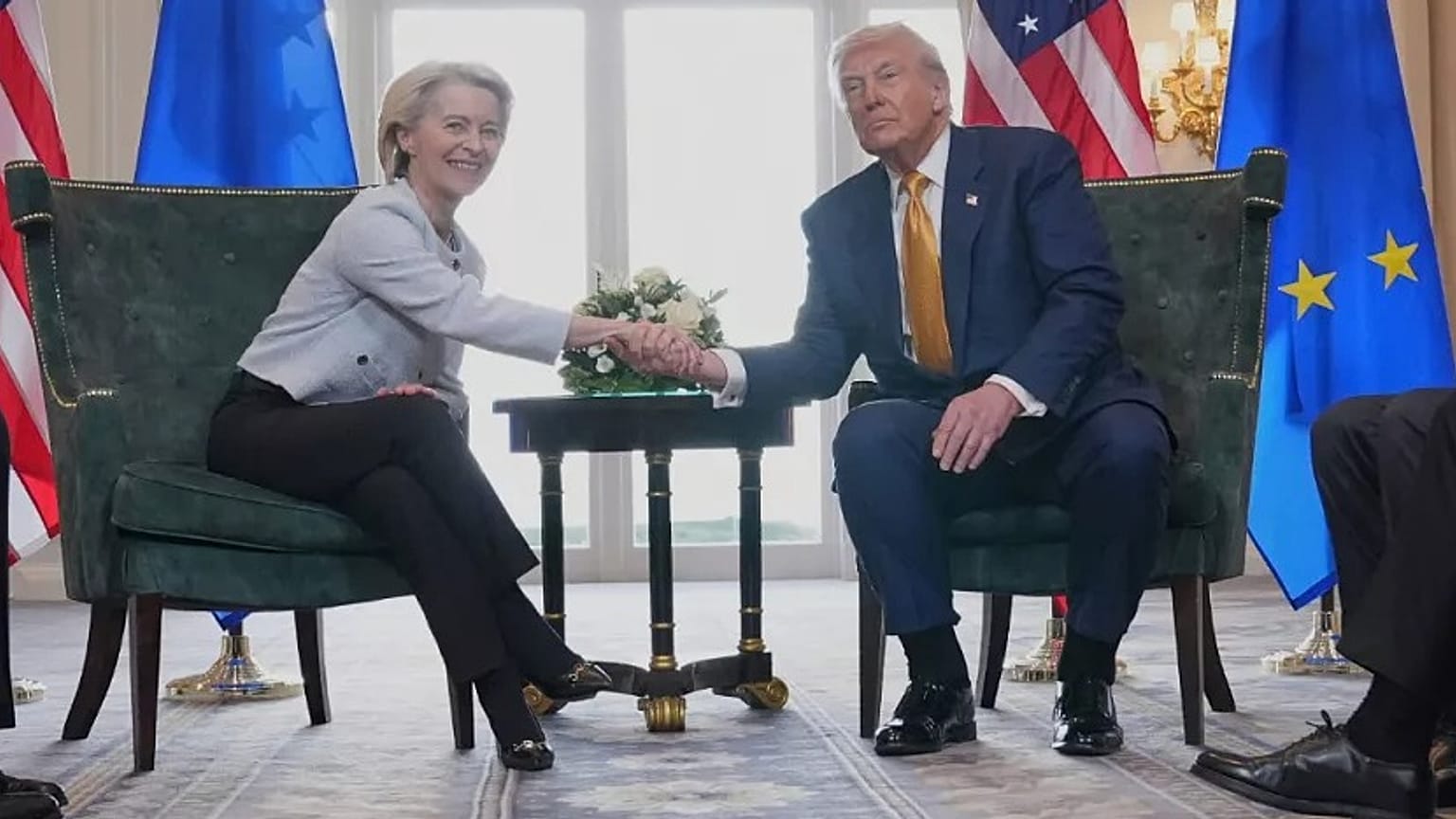 Ursula von der Leyen ve Donald Trump geçen ay ticaret anlaşmasına vardıktan sonra İskoçya'da (27 Temmuz 2025)