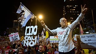 Une manifestation contre le gouvernement du Premier ministre Benjamin Netanyahu, à Tel-Aviv, en Israël, le samedi 23 août 2025