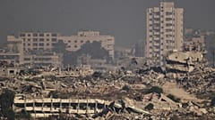 Gebäude, die während israelischer Boden- und Luftoperationen zerstört wurden, stehen im nördlichen Gazastreifen, vom Süden Israels aus gesehen, Montag, 25. August 2025.