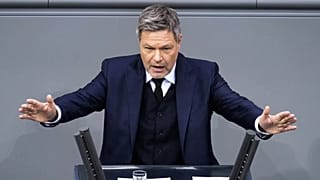 Habeck 2025. február 11-én a berlini Bundestagban.